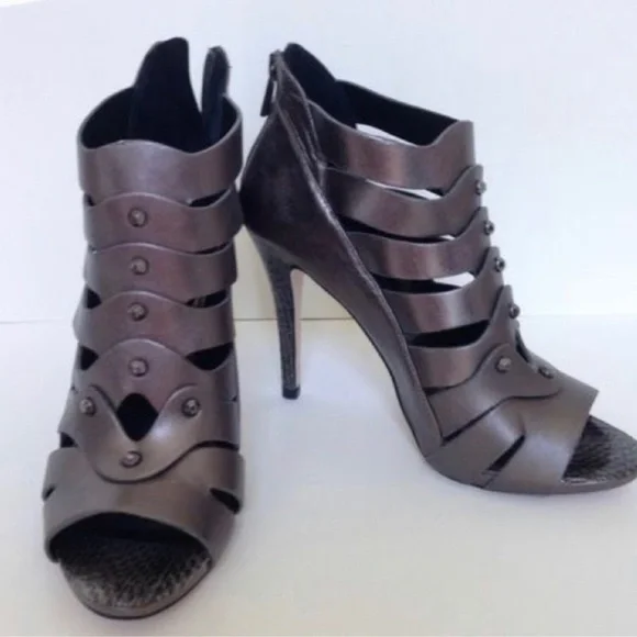 White House Black Market Gunmetal Gray Heels with Studds NWOT - Picture 6 of 7